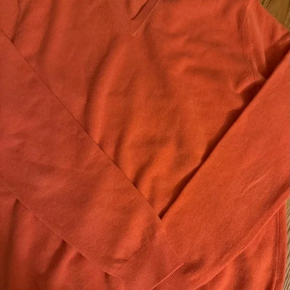 Men's V-Neck cashmere Sweater in orange - Picture 2 of 2